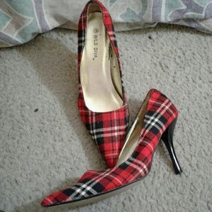 Pointed toe high heels.